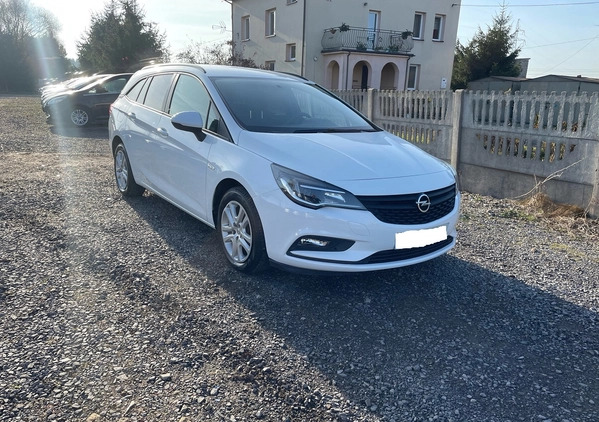 Opel Astra cena 36777 przebieg: 197300, rok produkcji 2018 z Kielce małe 22